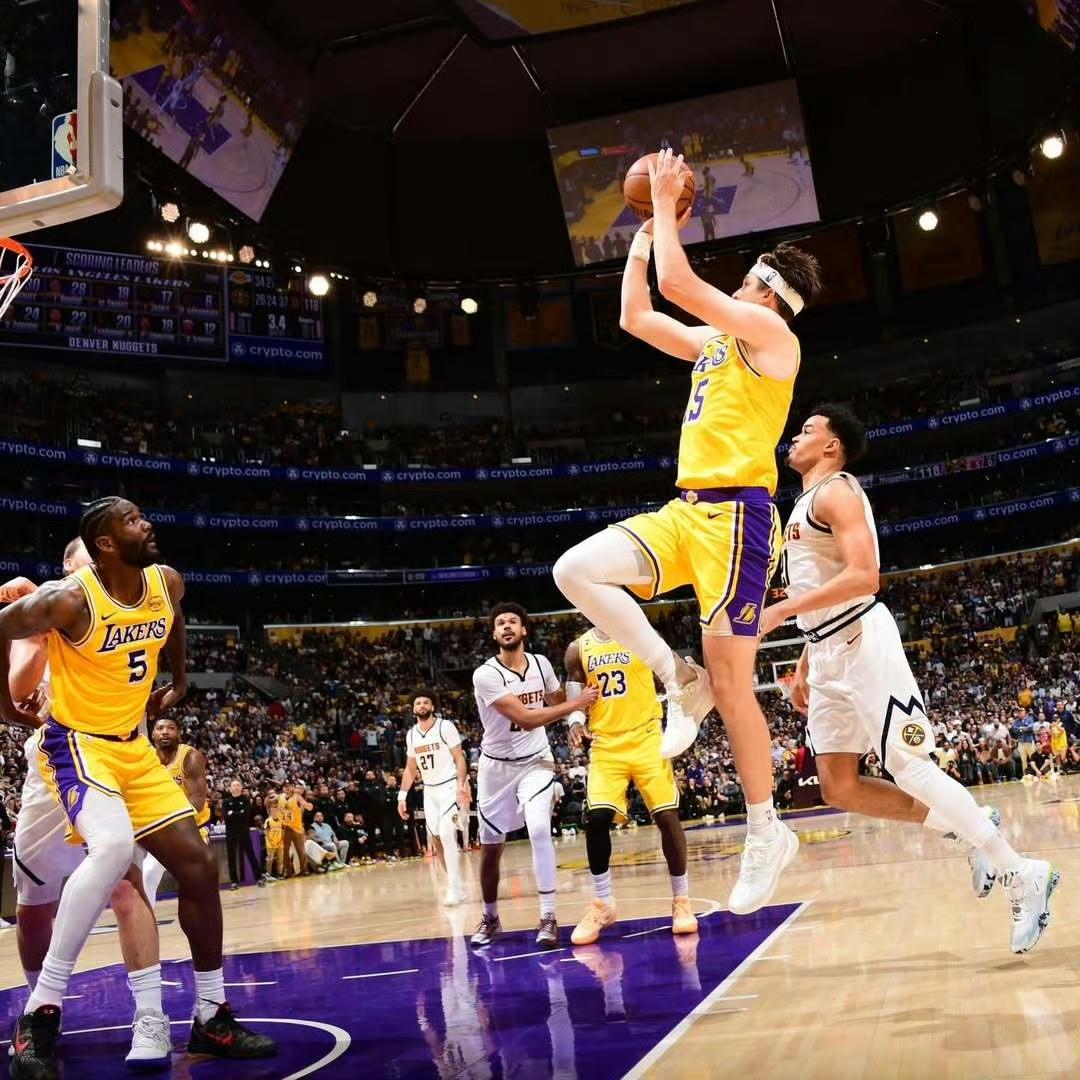 NBA中那些真正意义上的大心脏球员

1.亚历山大
亚历山大是越到关键时刻越会投