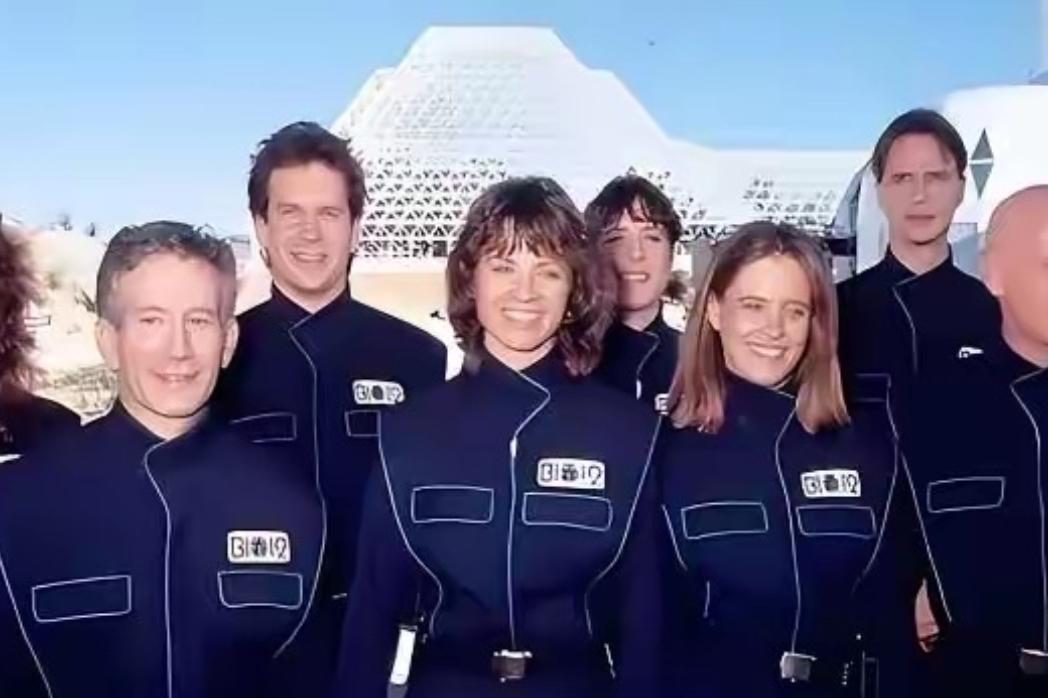 1991年，美国特意做了一个轰动全球的实验，把4男4女关在一起两年，再次打开房门