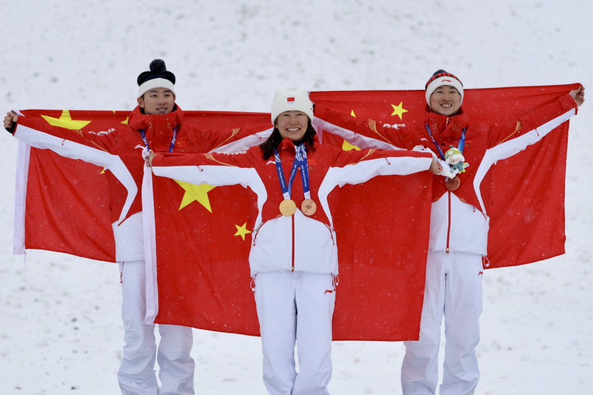 中国队空中技巧混团铜牌 中国自由式滑雪空中技巧队在米兰冬奥会上斩获五枚奖牌，创造
