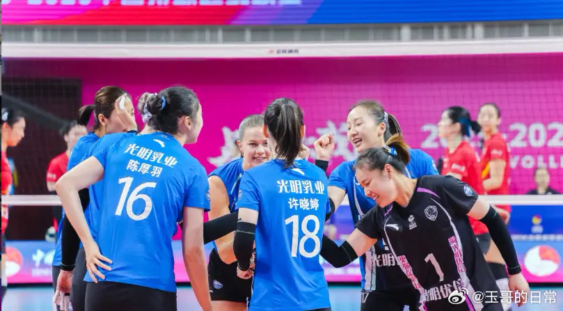 上海女排时隔25年再夺冠在刚刚结束的女排联赛总决赛冠亚军决赛第三回合，上海光明优
