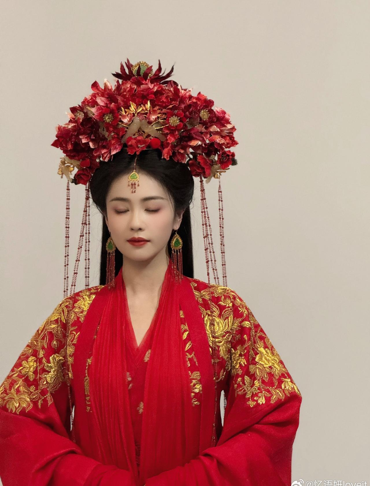 白鹿超话bl 白鹿超话bl白鹿开到荼蘼 bl白鹿王韵娜 

如果世界没有意义 我
