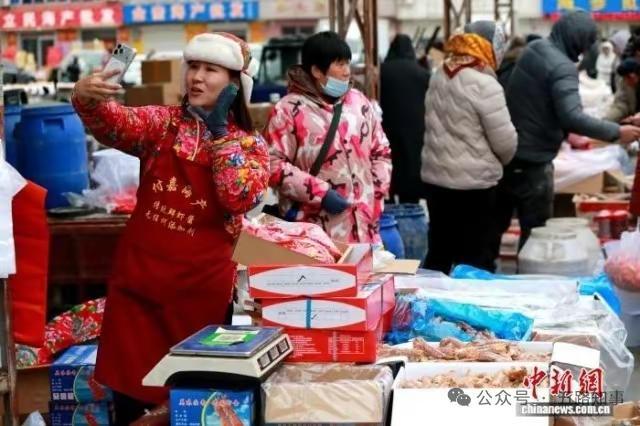 滨州市沾化区冯家镇大集是以海产品交易为核心的特色集市，冯家镇作为滨州渔业重镇，海