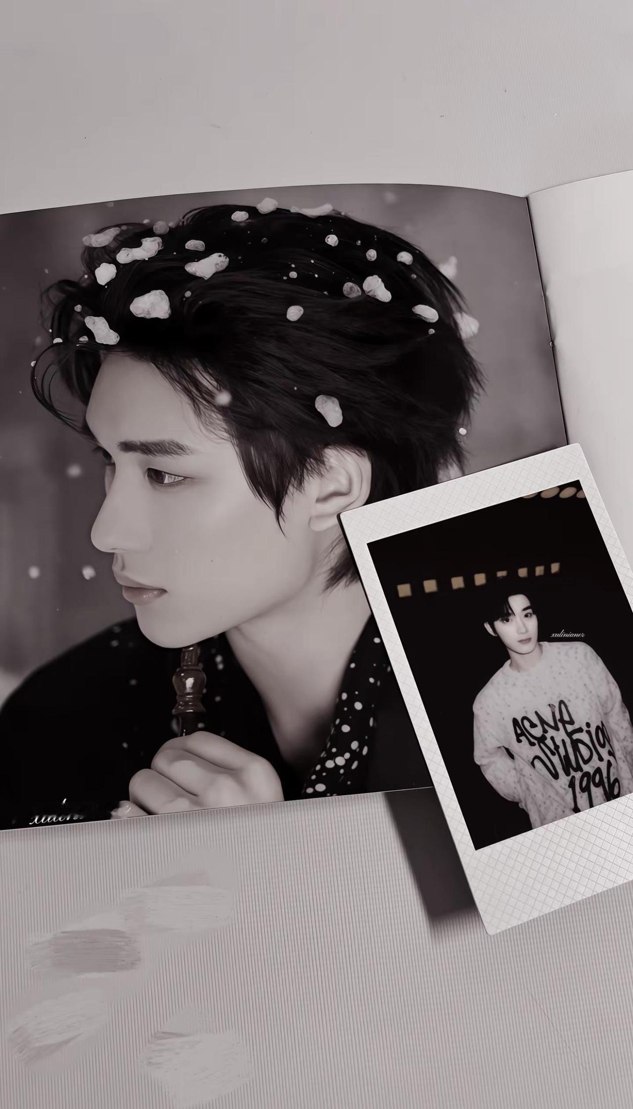 黑白滤镜下，是无可替代的骨相美学。丁程鑫 @时代少年团-丁程鑫