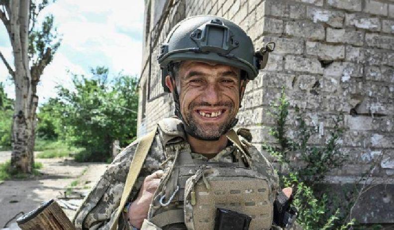 快讯！快讯！。
 
乌克兰方面突然宣布了：不接受以割地换停火。
 
10月东线炮