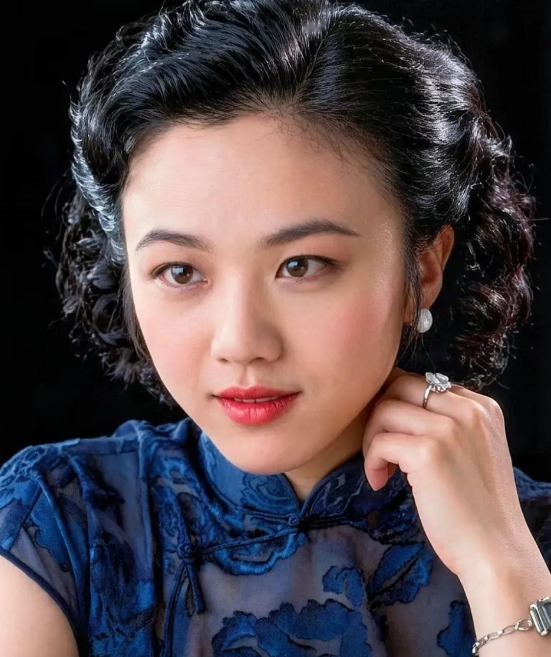 汤唯怀二胎话题上热搜，之前知名度并不高，演《色戒》后名声大噪
汤唯最近因为“疑似
