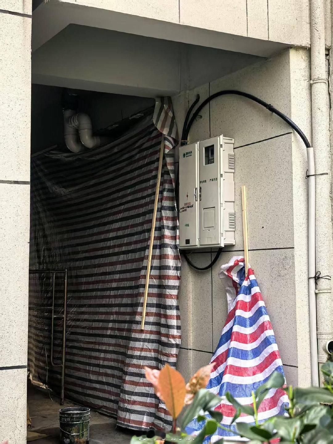 宁波网友反映宝龙一城一商铺占用消防通道 网友“龘行天下”爆料：宁波鄞州区宝龙一城