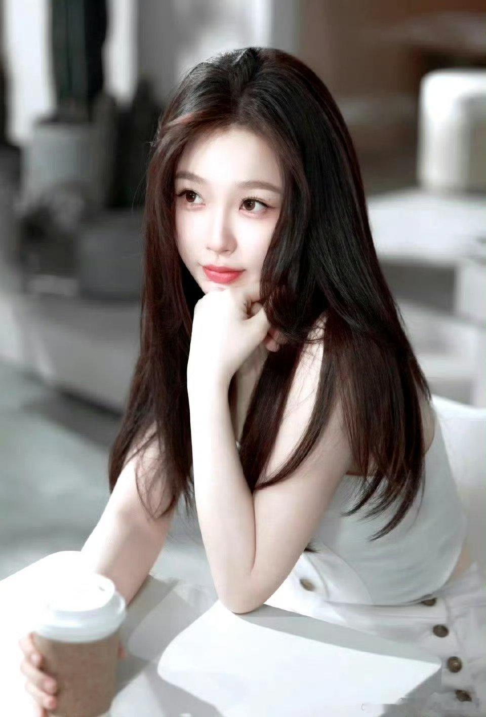 虞书欣疑似解约华策聪明的虞书欣知道自己想要什么,想如何工作,从今以后就是自由度很