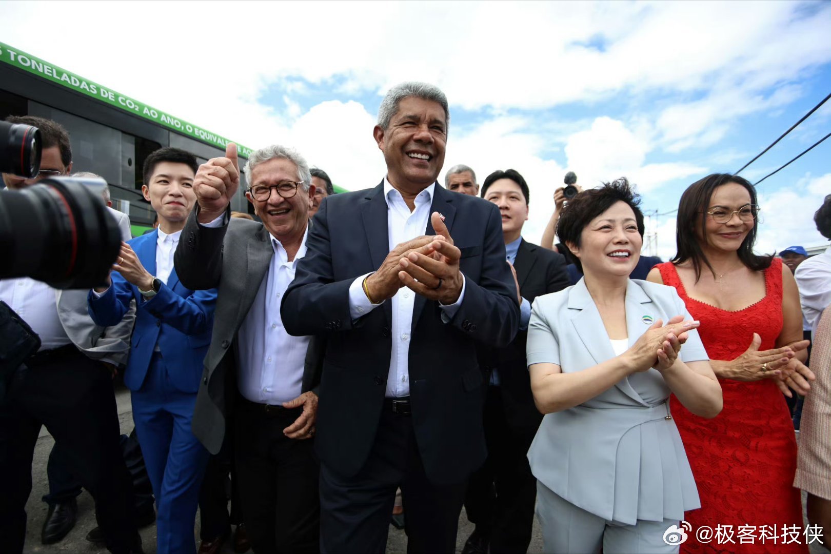 比亚迪巴西工厂，首车下线，一起见证又一历史时刻，真的是了不起，把曾经的燃油车转变