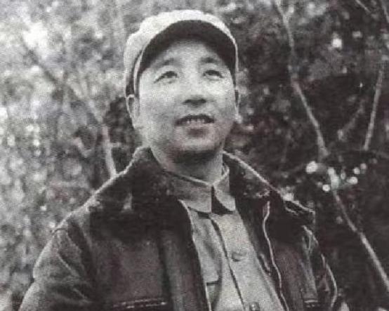 [微风]1942年，战士们扛着两个麻袋回到八路军司令部。秦基伟一听抓到日军俘虏，