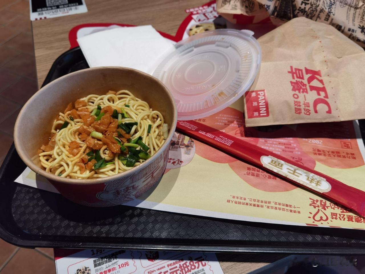 我在湖北，我们这里的肯德基早餐卖热干面，可隔壁的麦当劳早餐却不卖热干面。这不就奇