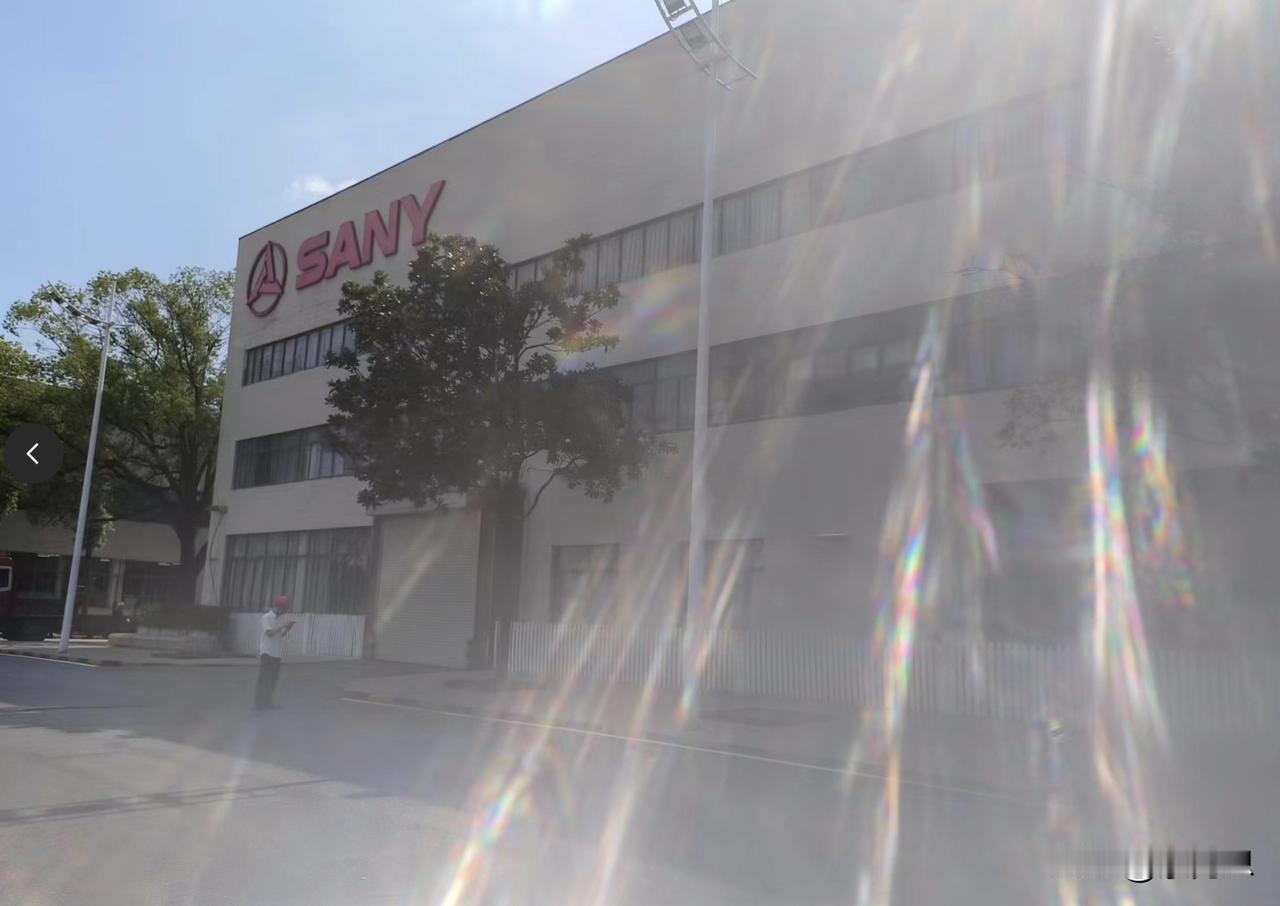地产涨跌最新答案，
有个全新视角，可从工程机械看地产行业，
今天调研时，三一董事