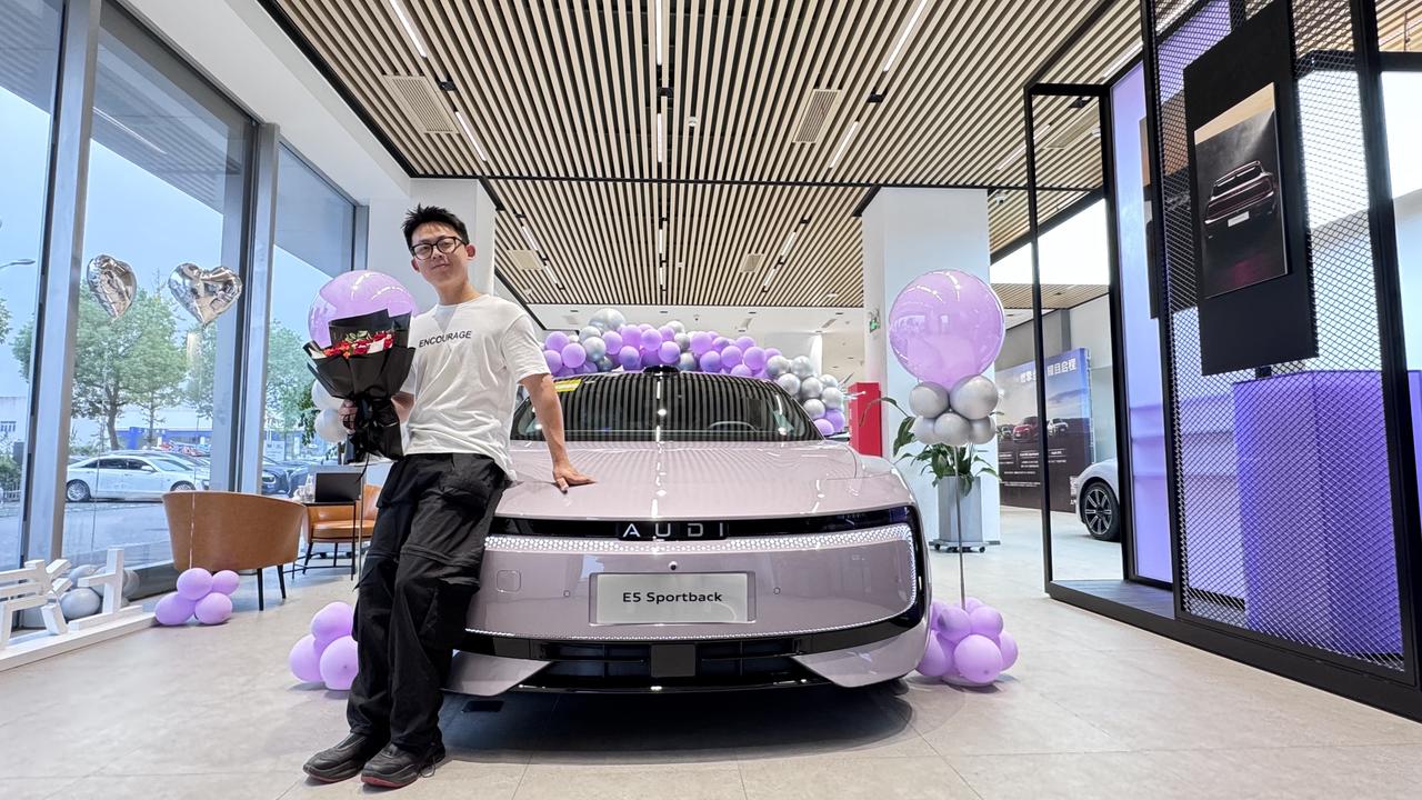 我的奥迪E5 Sportback提车啦，看到实车，我只想说，没有四环标的奥迪依旧