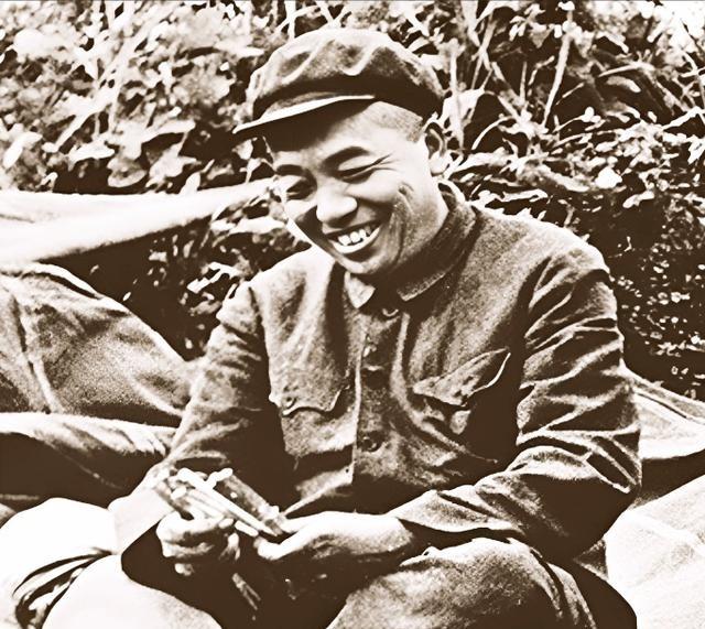 1939年，19岁少女，被日军推进洗澡房。翻译官笑眯眯说："你有福了！你很漂亮，