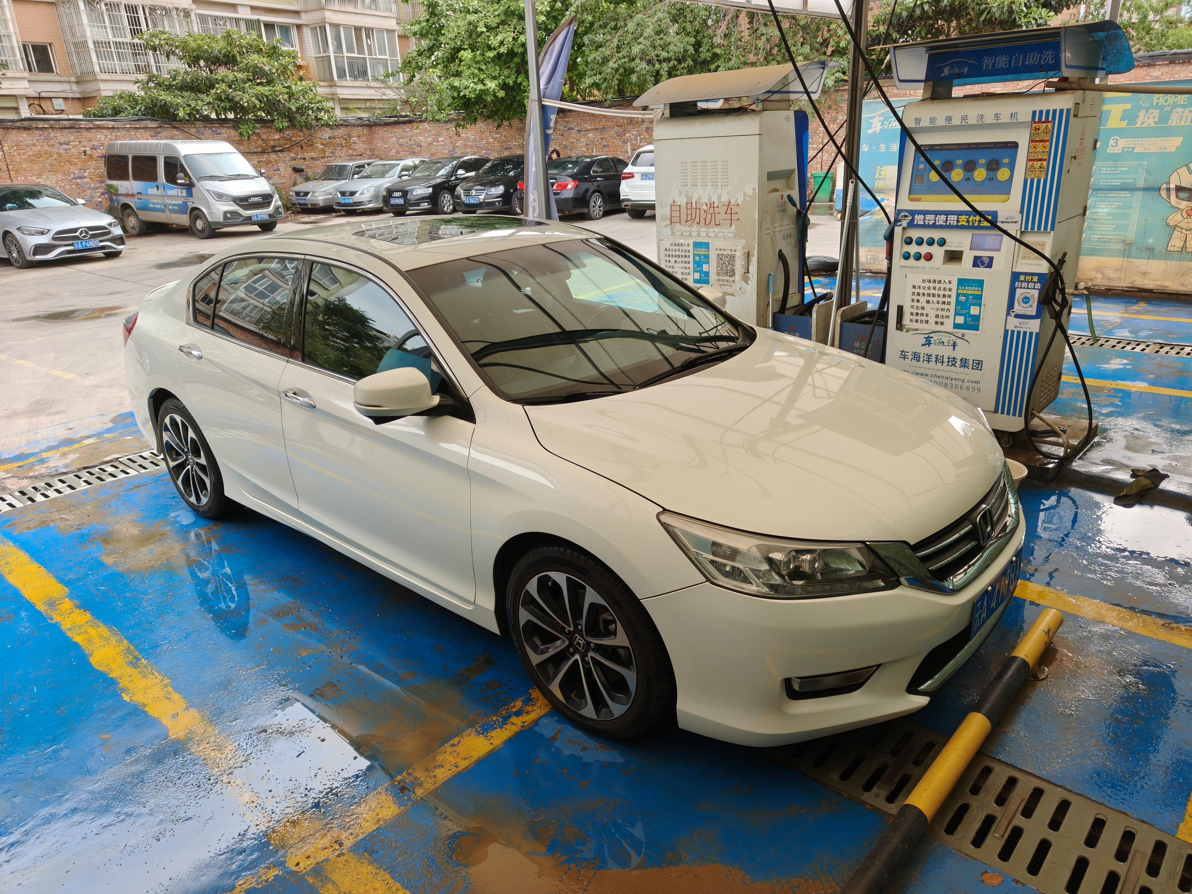 我老婆给我拍的，开本田就得穿成图1这种，朋友那里两个大梁车身路虎都拆成这样抬发动