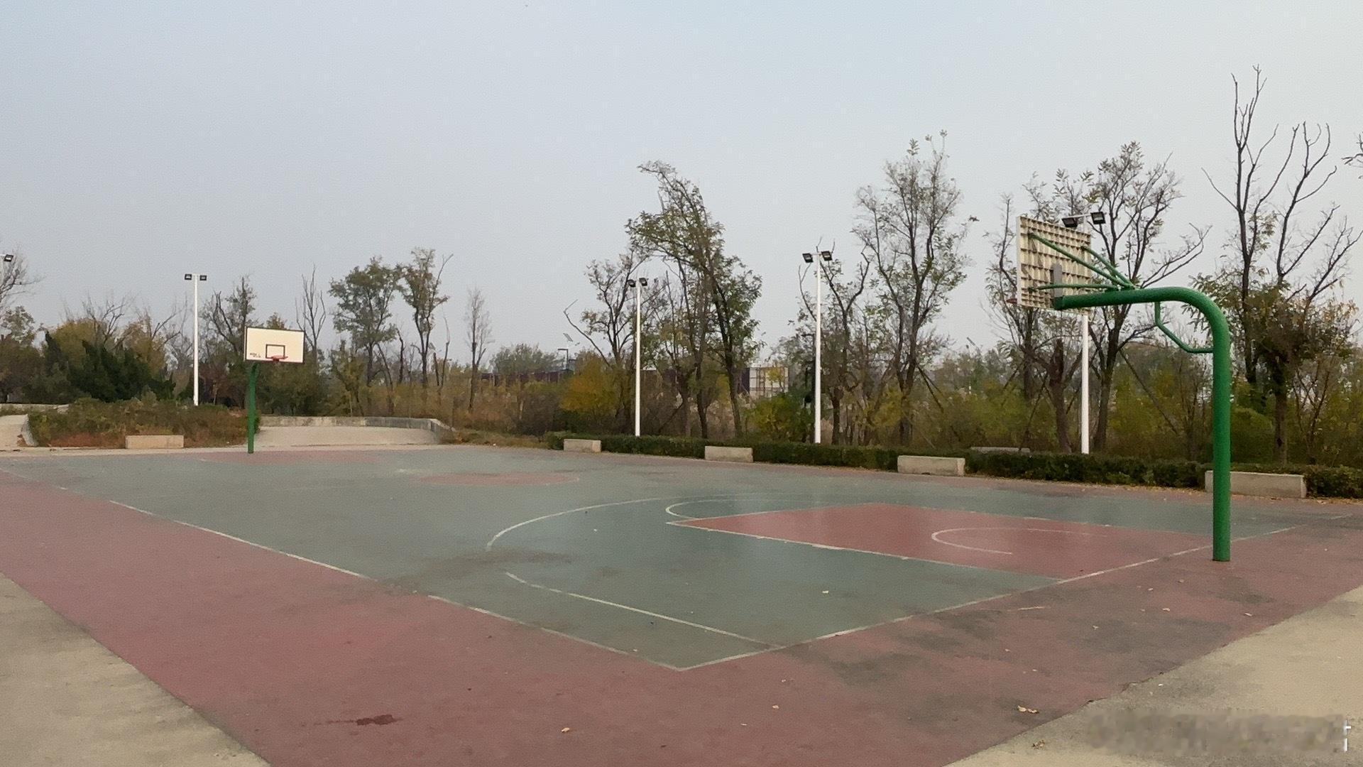 又是练球的一天，赚钱哪有打球快乐。还好娱乐享受生活锻炼身体这不比做牛马香么。