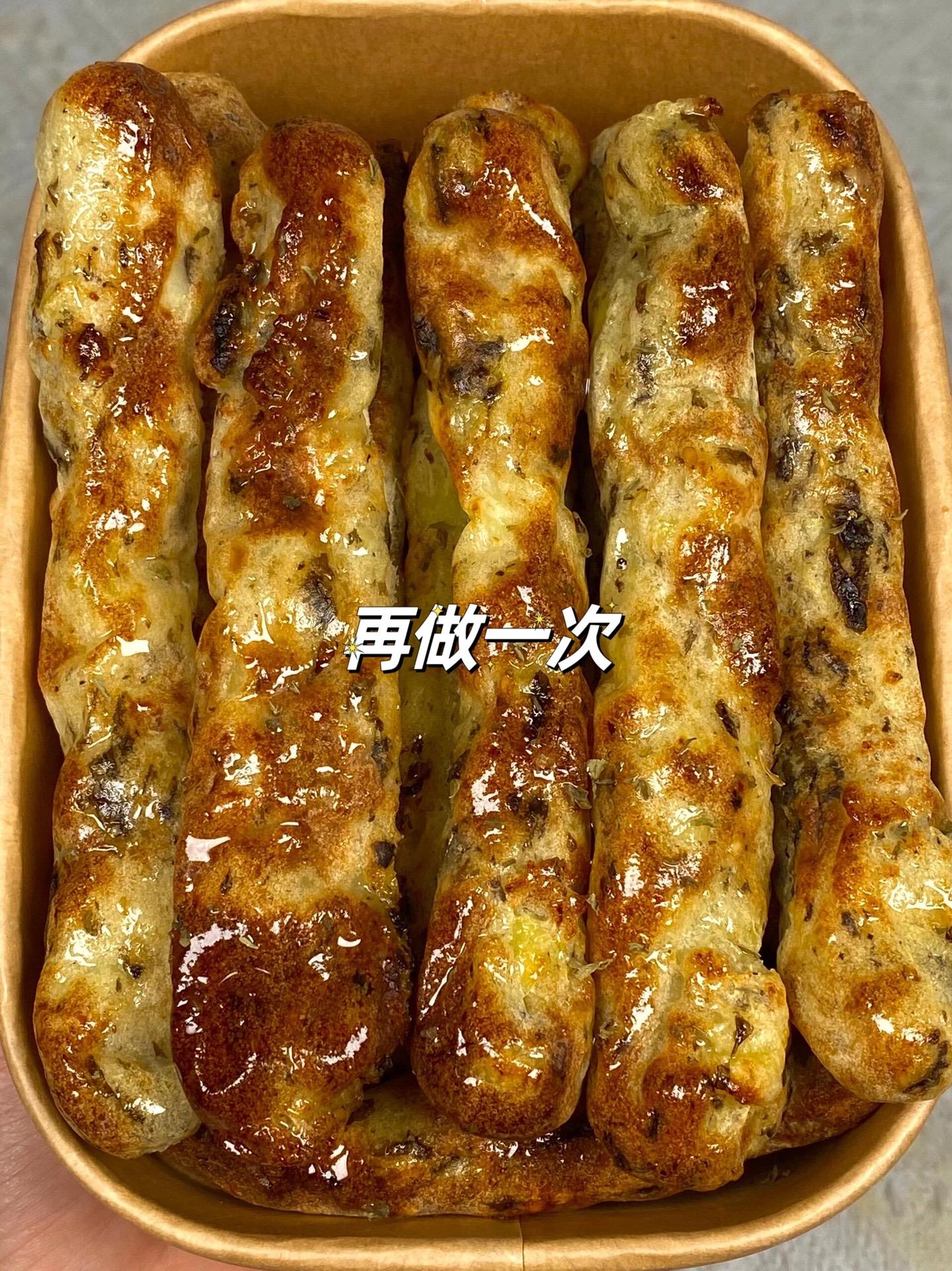 这个土豆新吃法一定要去试试。外酥里糯 海苔的香味浓郁，一出锅就被抢着吃
做法简单，大家快去试试哇！！