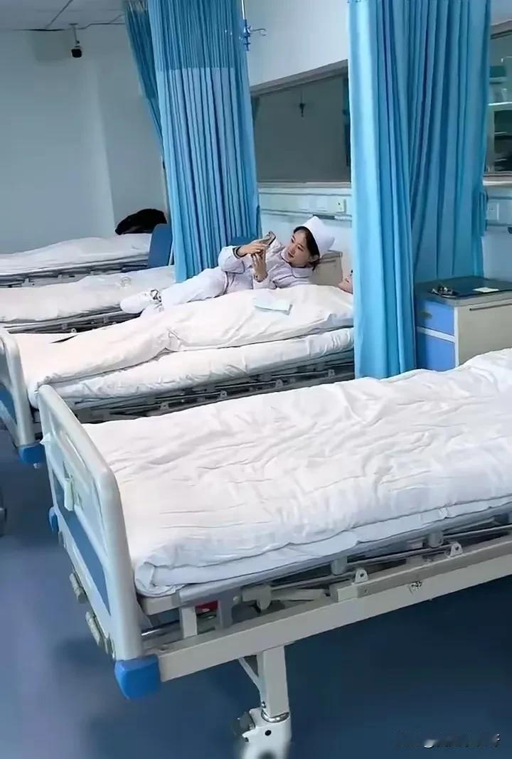 我说大哥怎么一直不想出院呢！