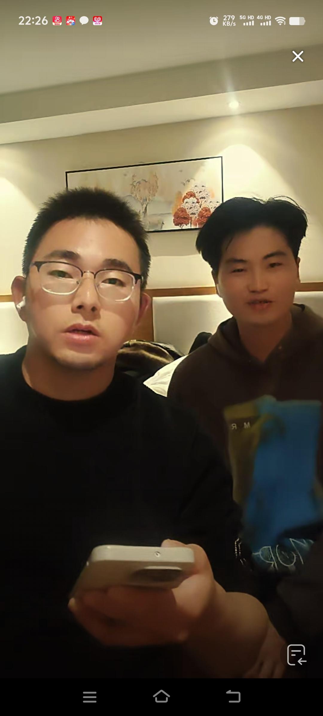 这次胡龙来云南带货，和他一同前来的，不只有他的爸爸，还有他的妹夫。7号他们将开启