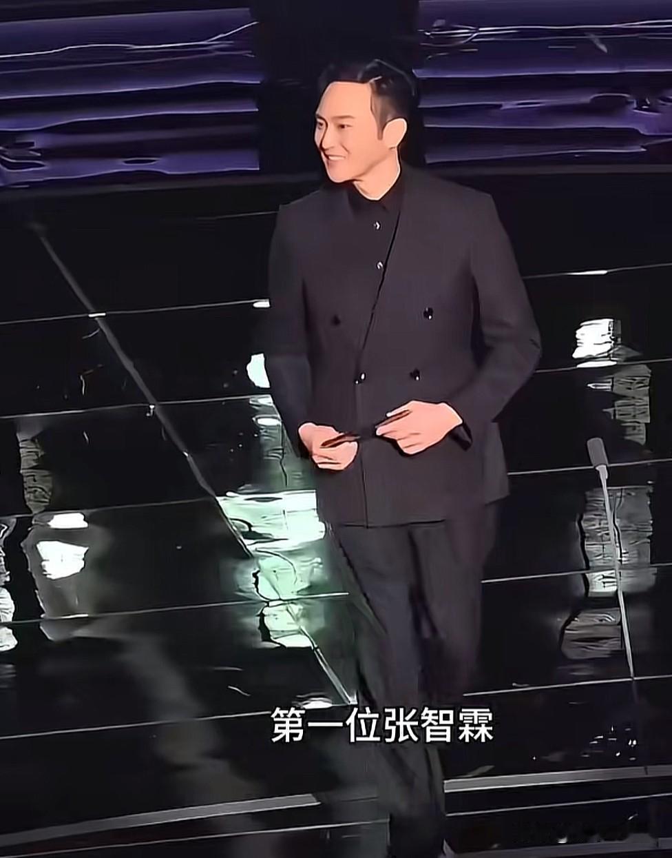 娱乐圈长得帅且感情专一的8位男明星

在浮华喧嚣的娱乐圈，
遍地都是聚光灯下的分