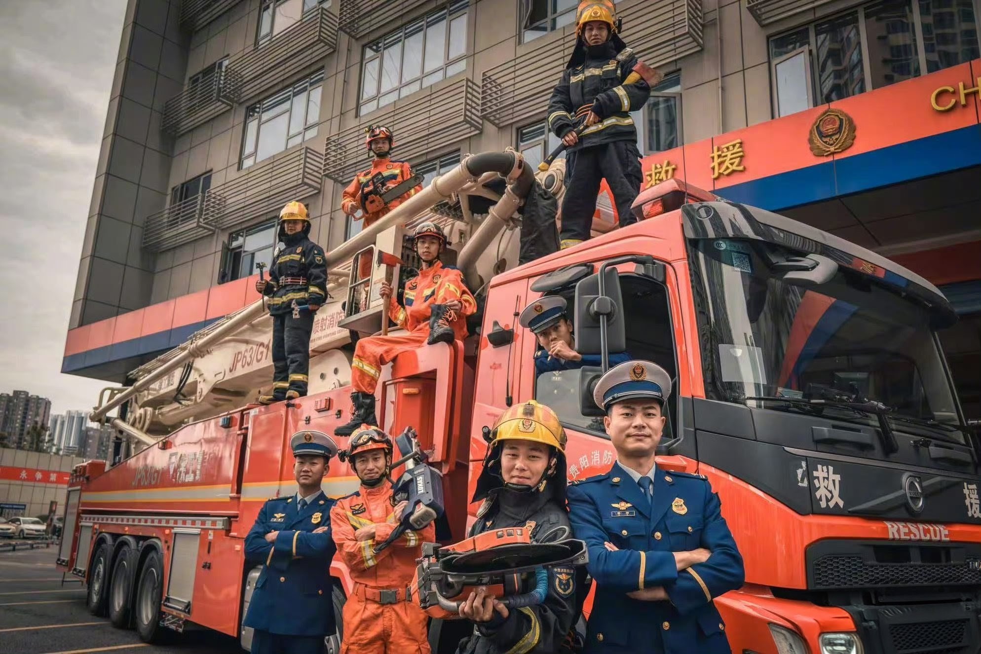 一身装备，是责任；一次集合，是担当。他们站在一起的时候，没有华丽的语言，却让人感