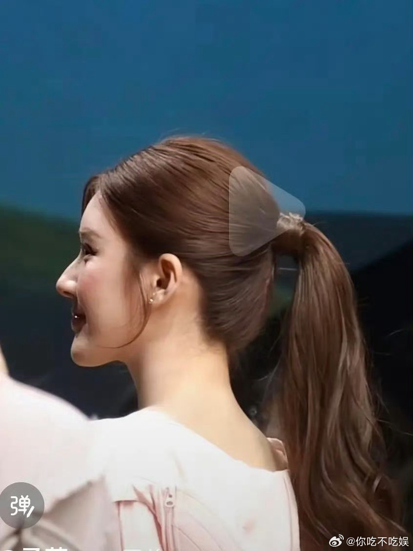 赵露思的侧颜真的好奇怪啊。 