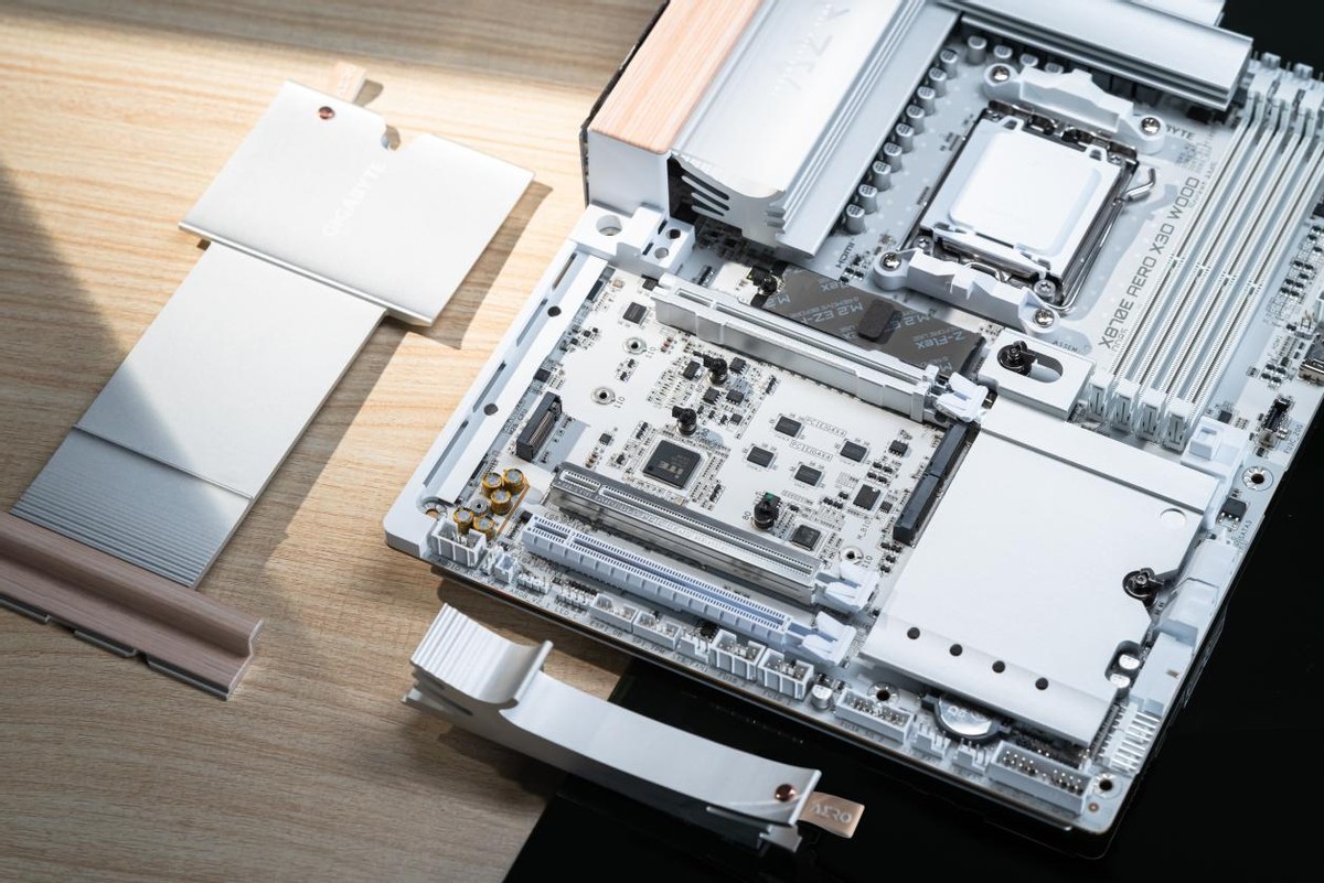 輕奢裝機最佳選擇，體驗質感拉滿的技嘉X870E AERO X3D WOOD主板