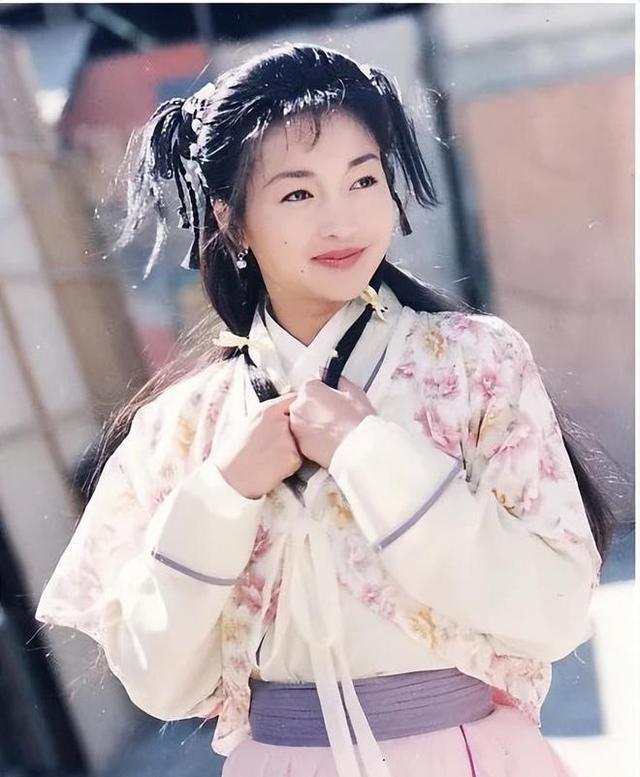 1994年，她无情地拒绝了天王黎明的两次表白，却在32岁因患精神病退出演艺圈。如