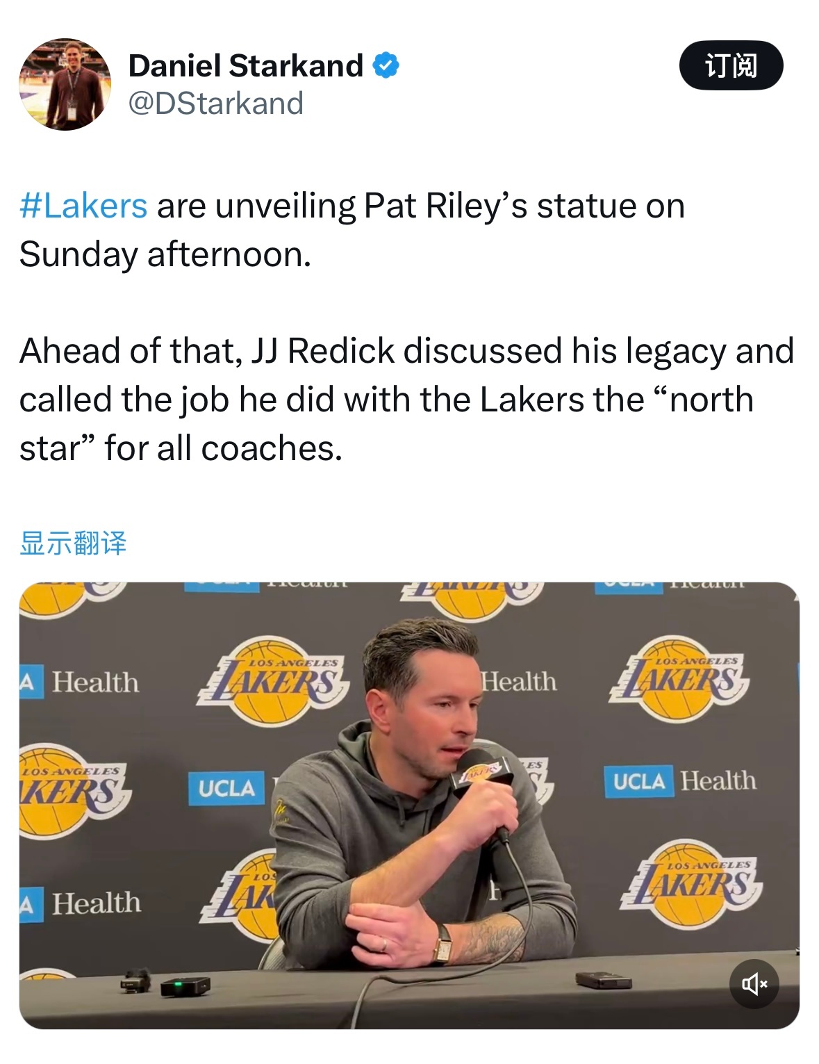 湖人将在周日下午为莱利举行雕像揭幕仪式。雷迪克谈到了莱利的传奇生涯，并将莱利在湖