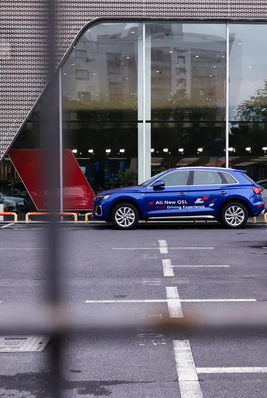 女孩子开奥迪Q5L超合适！白色奥迪Q5L优雅清新，开着它能展现女性独特魅力。标配