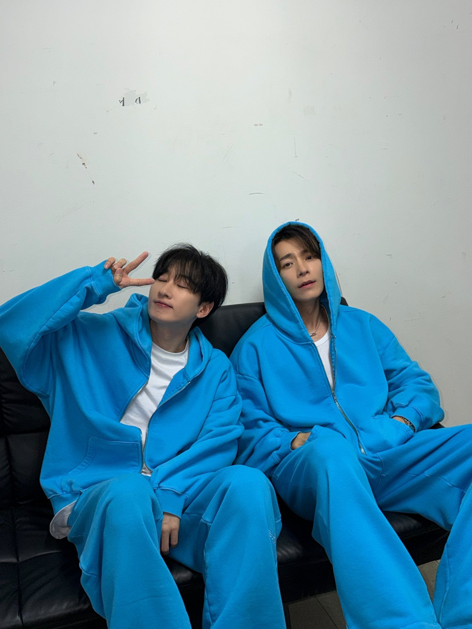 “CB百蓝_。251230李东海 TW更新：很幸福💙 