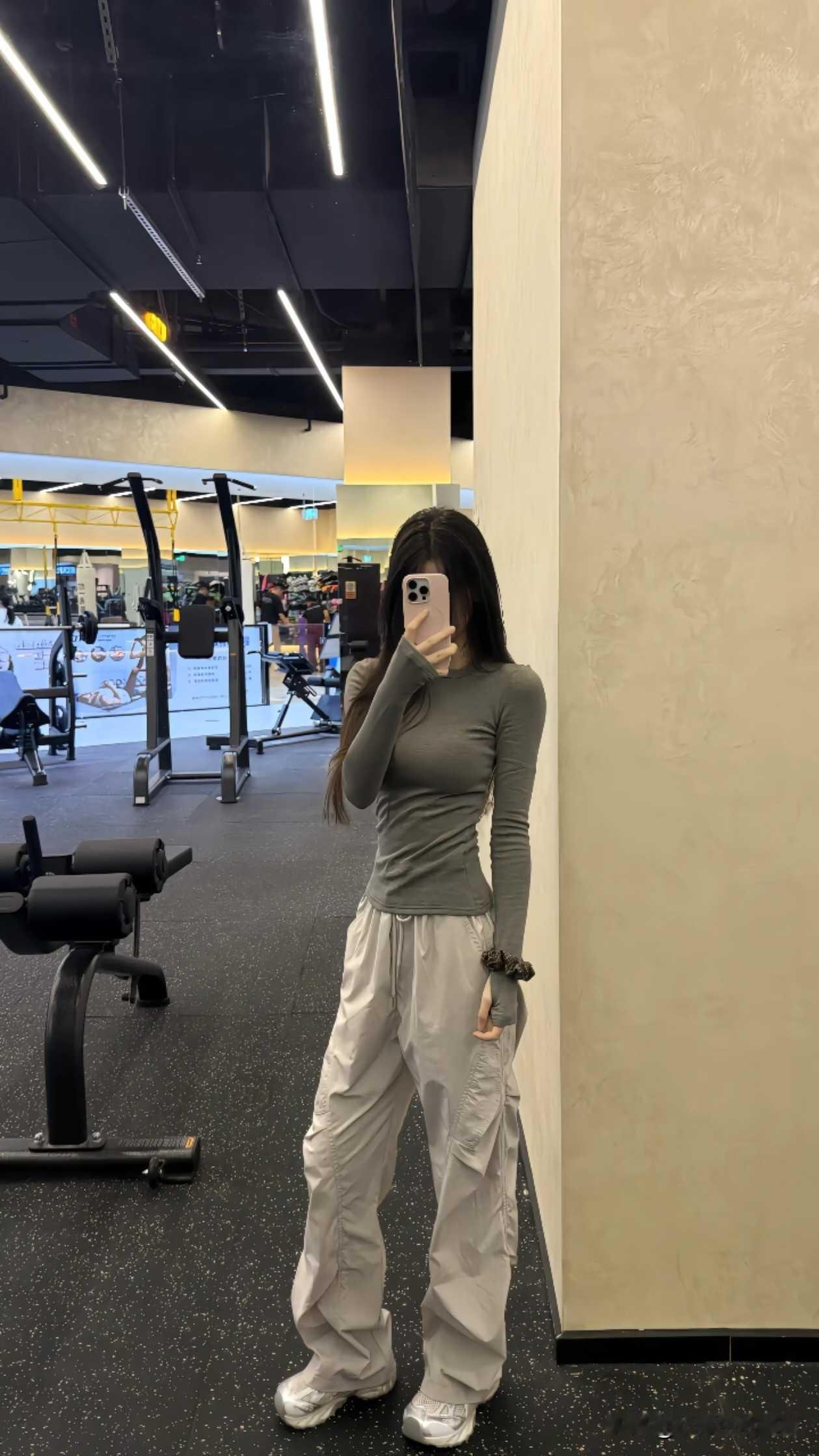 本来想着吃饱再练的，但又怕吃太饱练不动[笑哭]所以今晚就到这为止了，现在我要下课