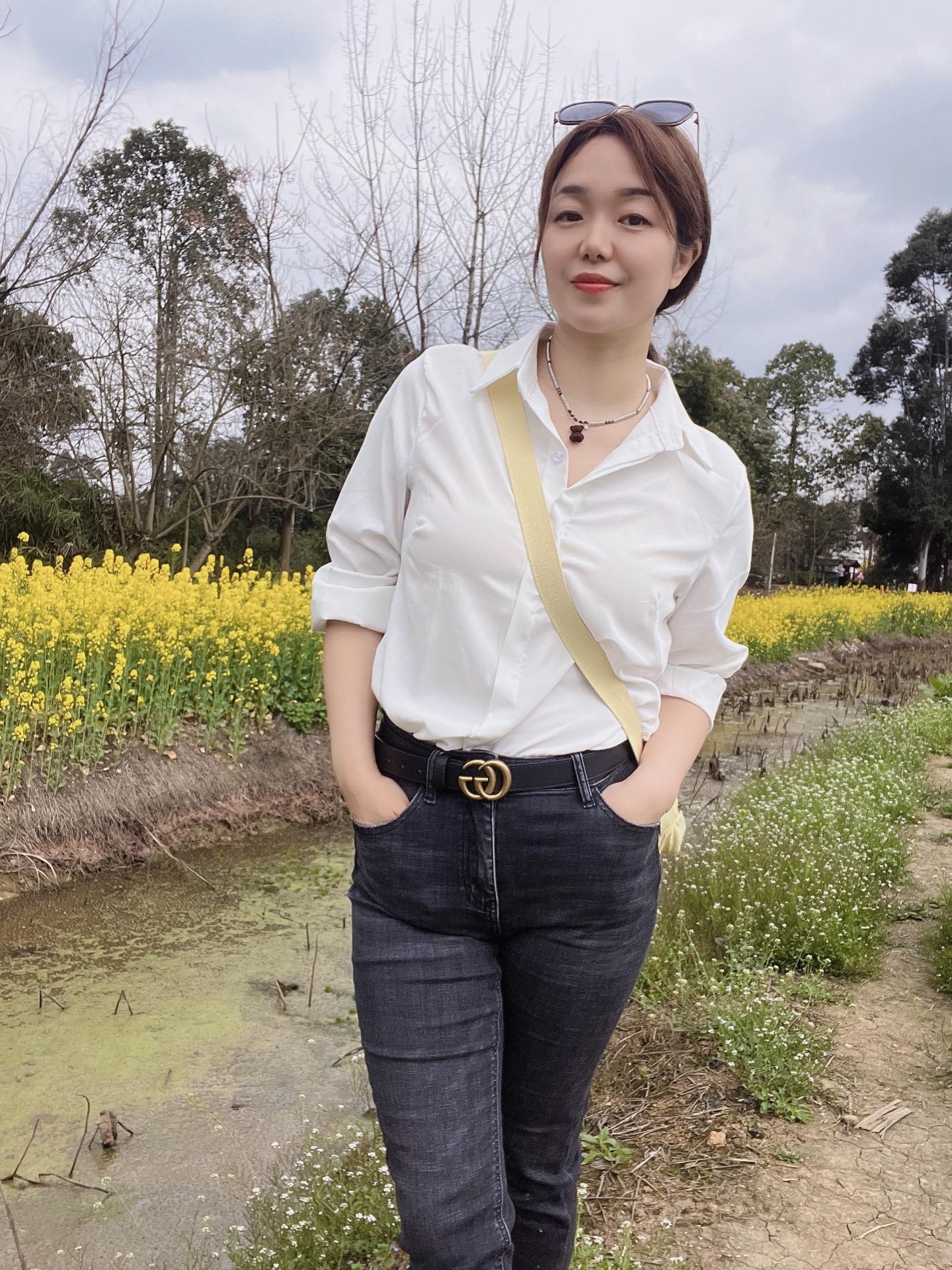 简约穿搭 紧身牛仔裤