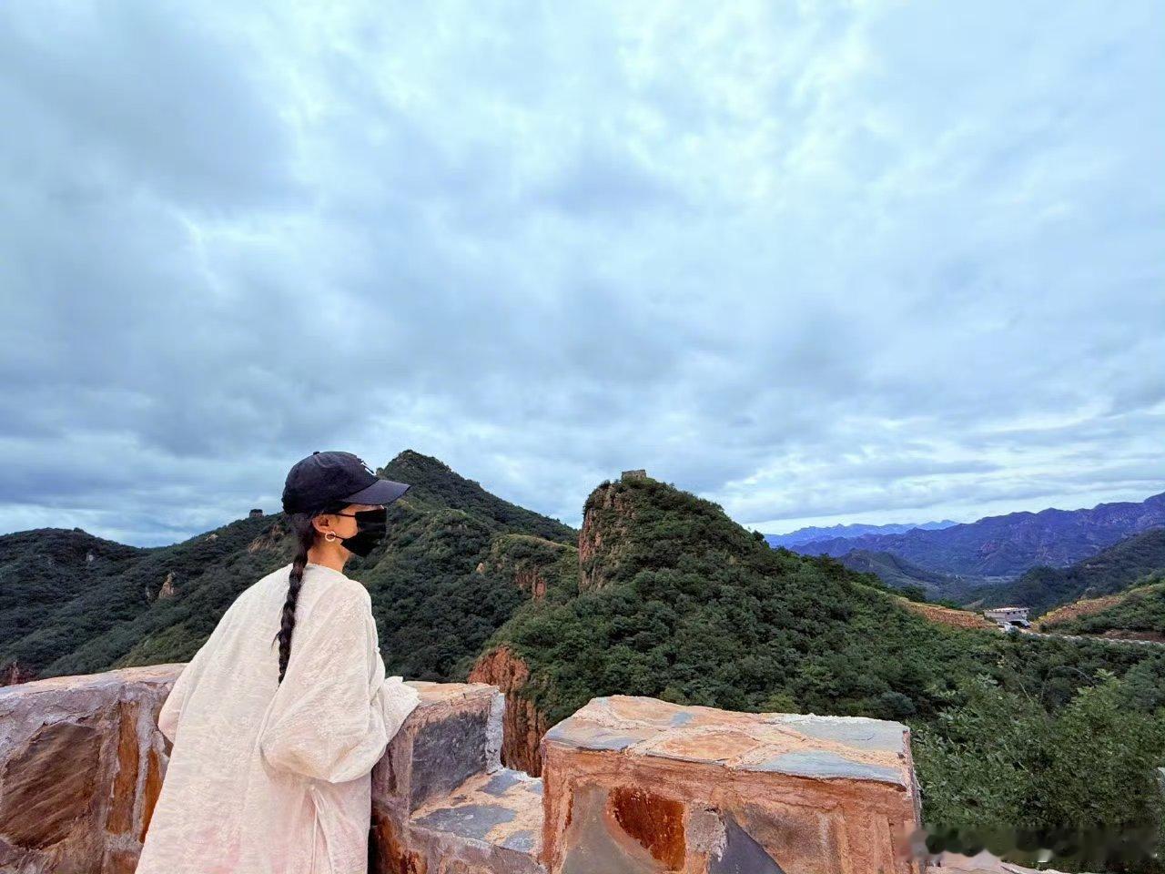 杨幂暂缓官宣Prada愿平安🙏🙏 国家大事前幂姐真的每次做的很好 