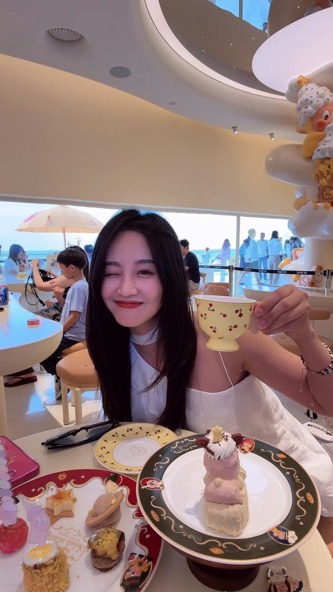 蓝盈莹凌晨三点的阿那亚看起来蓝盈莹这一趟玩得特别开心 真的有被姐姐的笑容给硬控到
