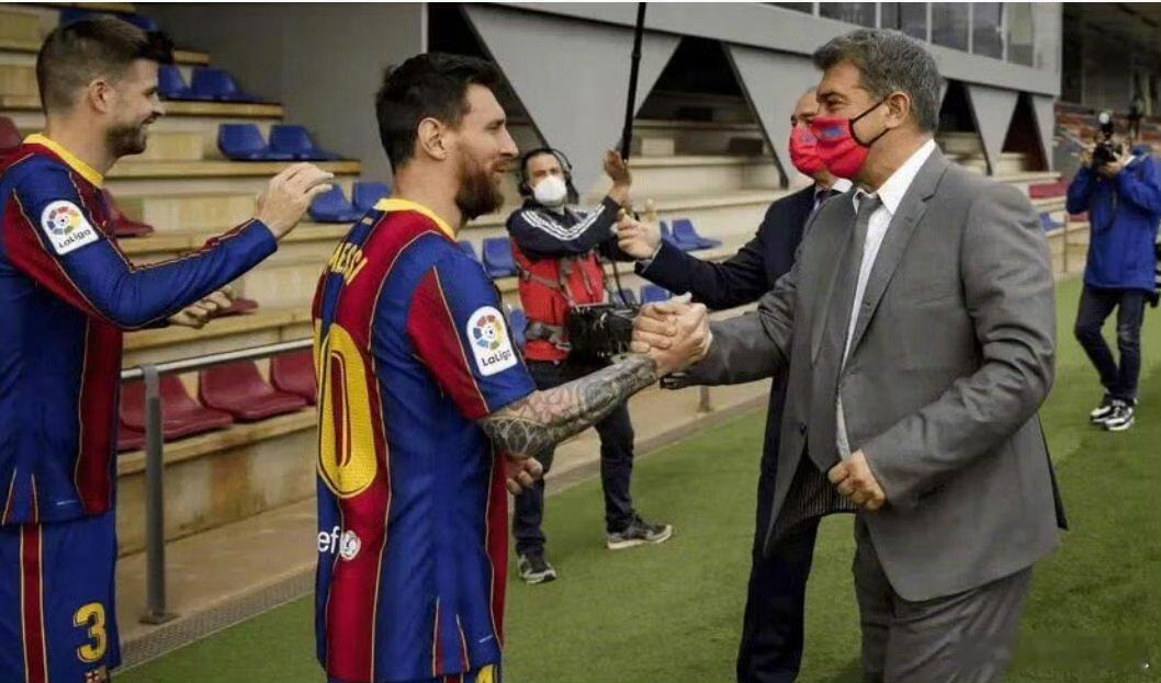 【每体：巴萨不知道梅西回诺坎普了，还没搞明白他怎么进去】刚刚，巴萨名宿梅西于个人