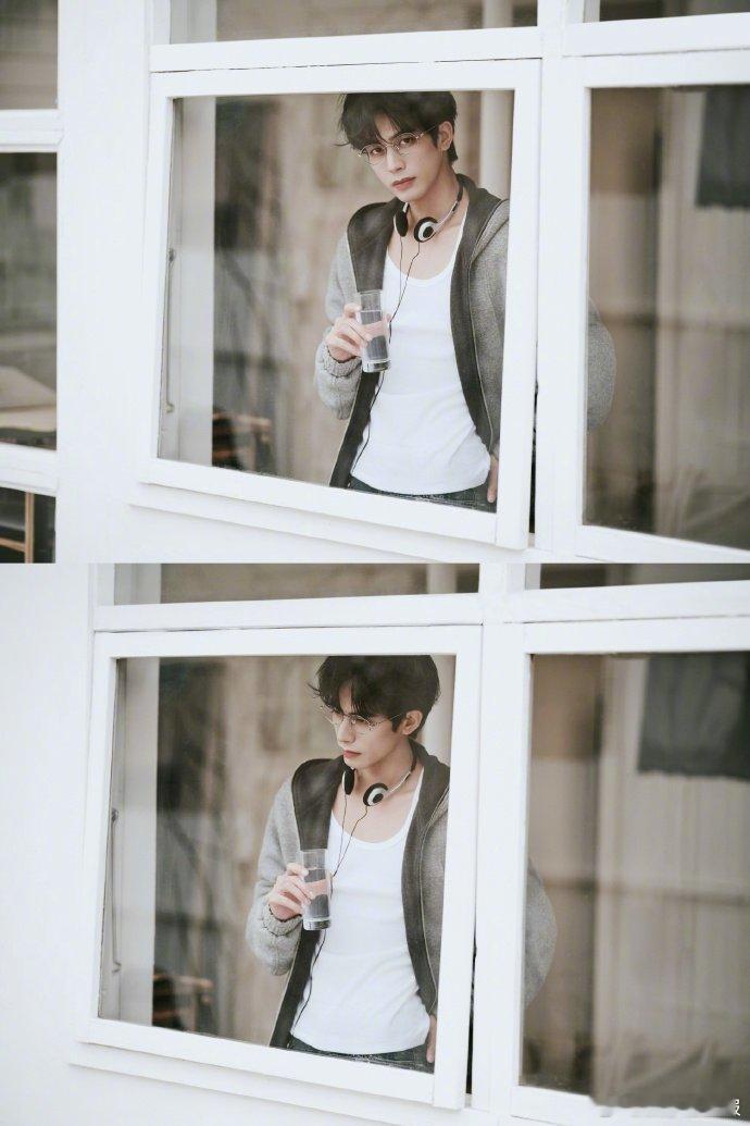 宋威龙扛住了格莱美运镜 用「红毯运镜」拍直接封神！怼脸特写扛住无死角，全景凸显挺