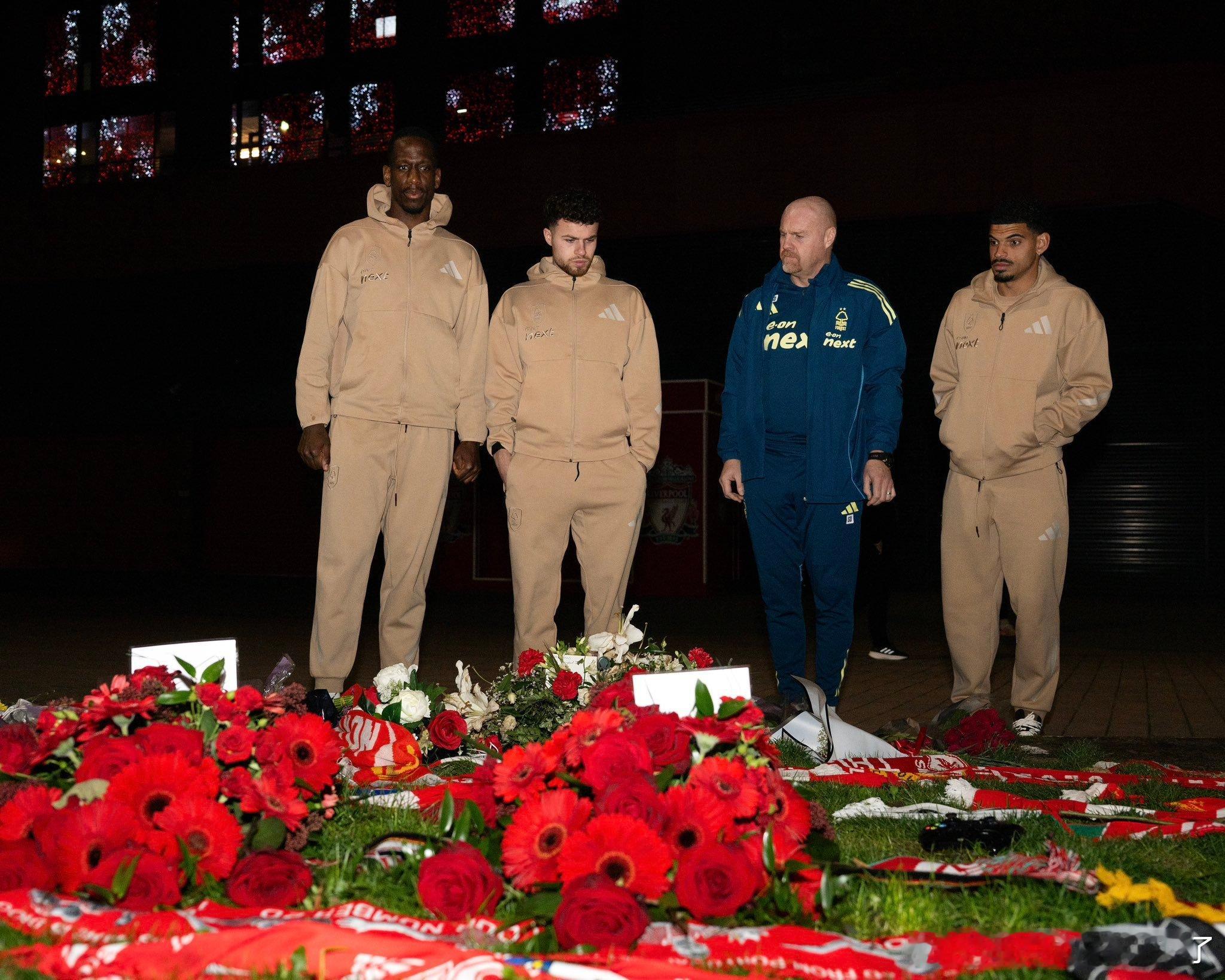 诺丁汉森林代表给若塔献花以示慰问前利物浦球员威廉姆斯也在 
