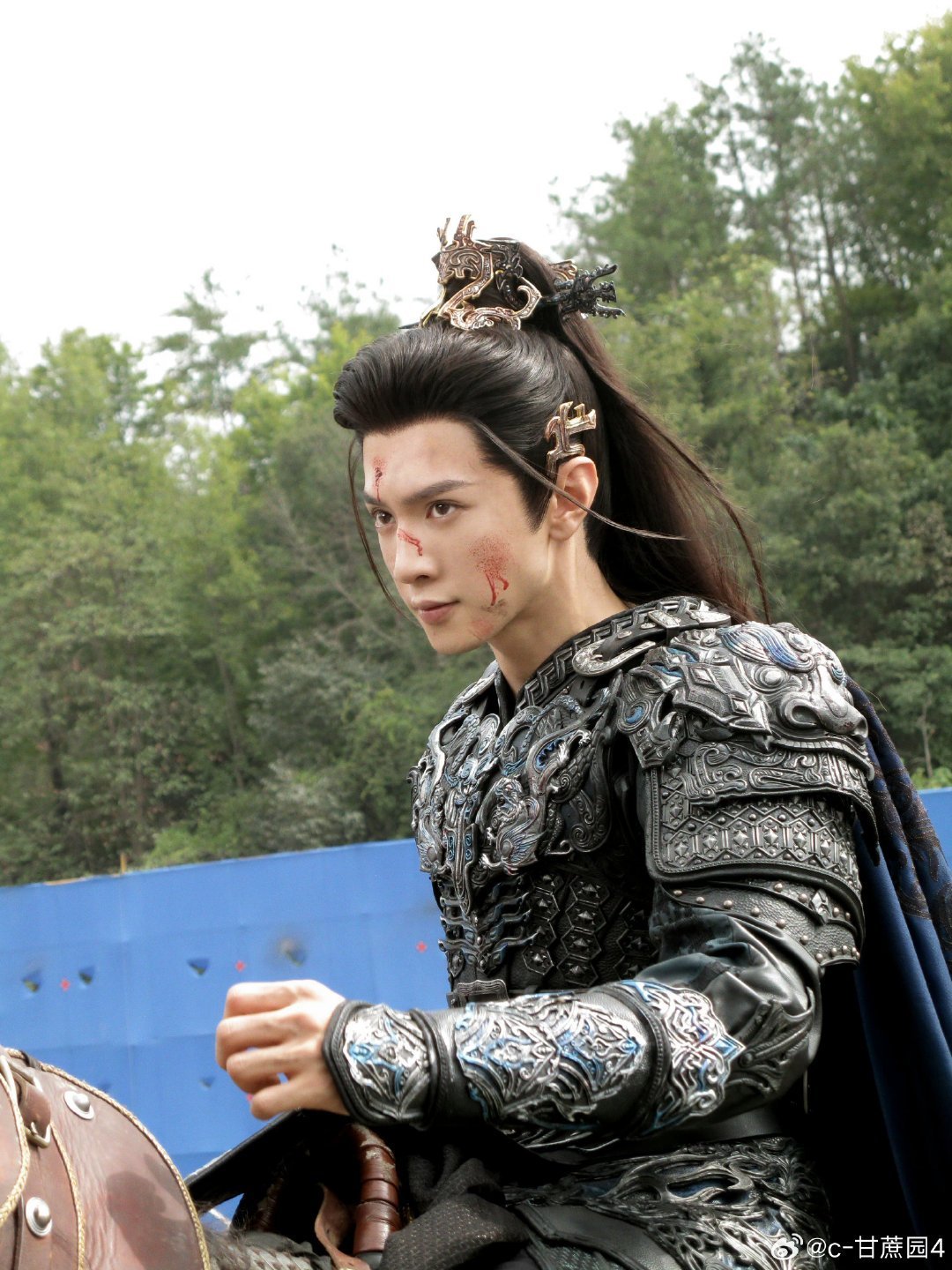 陈哲远一笑随歌播后半年逆袭陈哲远的古装造型一直都是硬帅。 