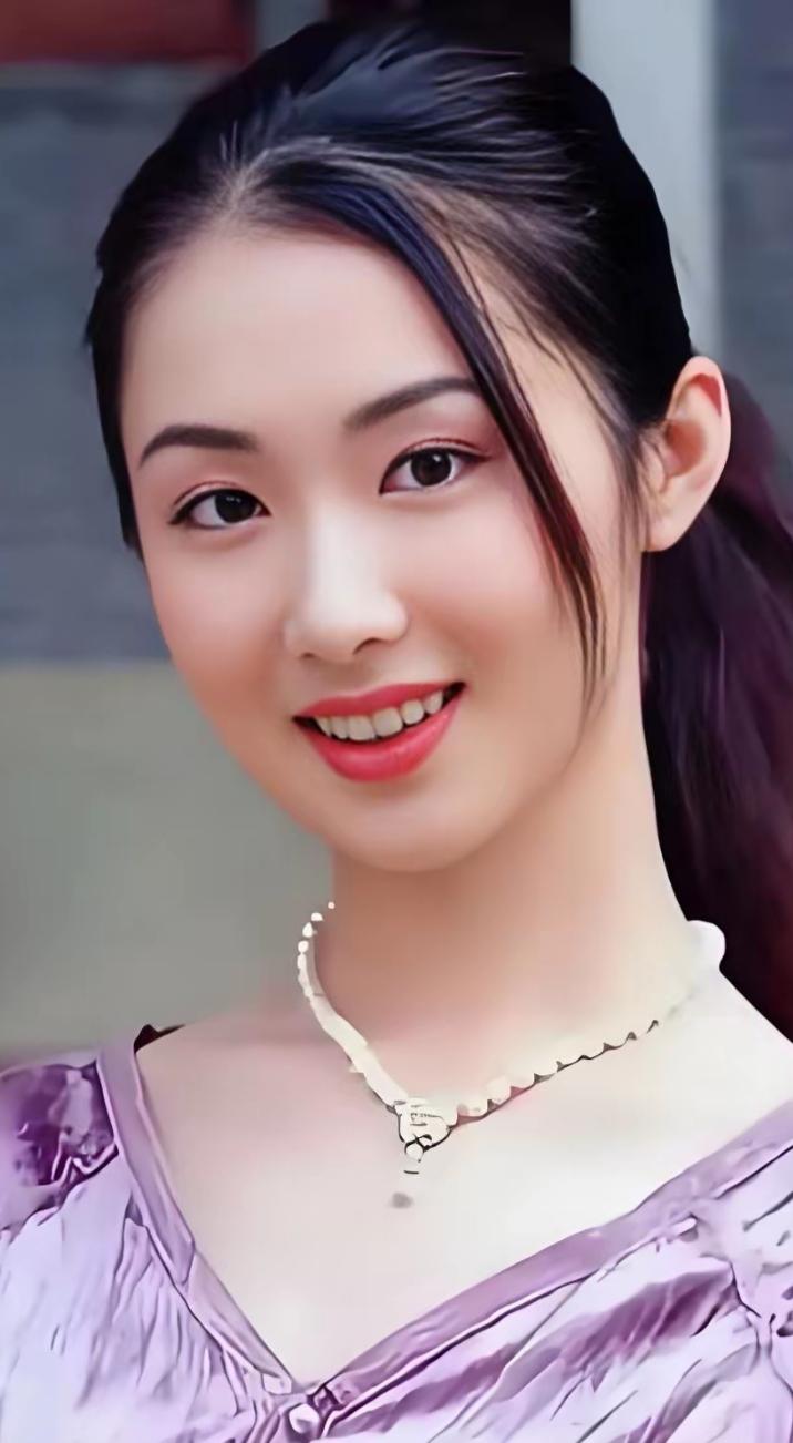 涂黎曼，科班出身的实力派女演员，清丽灵动，戏路宽广 。从《回家的诱惑》高珊珊到《