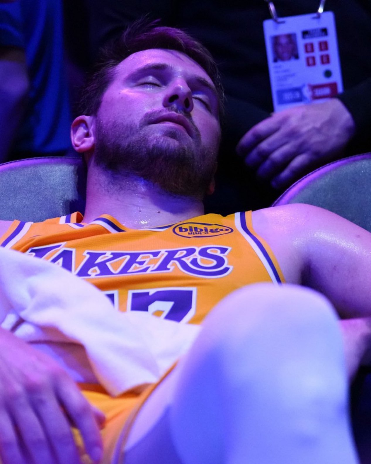 两天辗转两座城市，打了76分钟，投了55次篮，罚了33个球，得到了100分16个