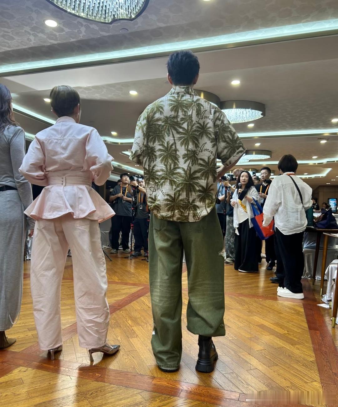 我也想牵手👫高大威猛