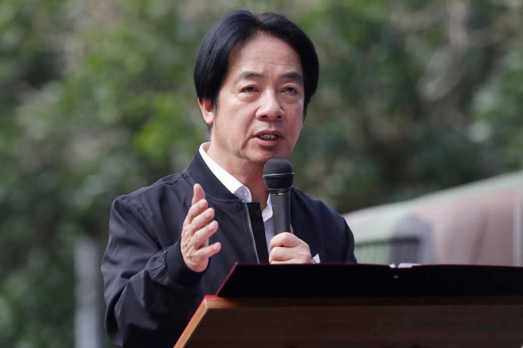 菲律宾最近又搞小动作，向联合国递交黄岩岛相关海图，试图把非法主张包装成“合法链条