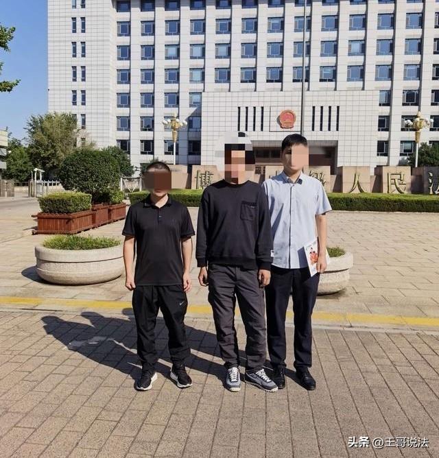 “比窦娥还冤！”山东淄博，一男子发现妻子出 轨，男子尾随来到酒店，男子想办法进入