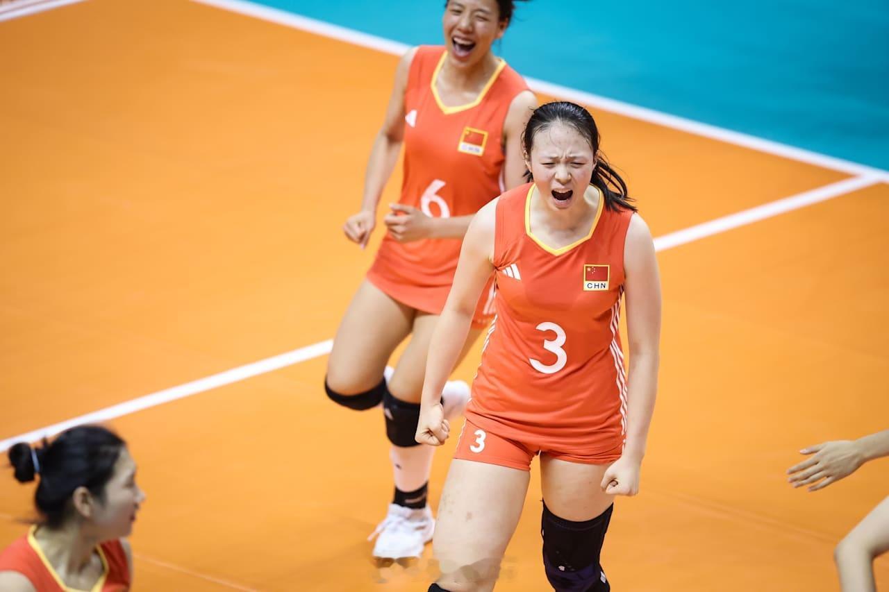 U21女排世锦赛，五六名争夺，第二局我们25比21取胜，局分1比1！这一局也是一