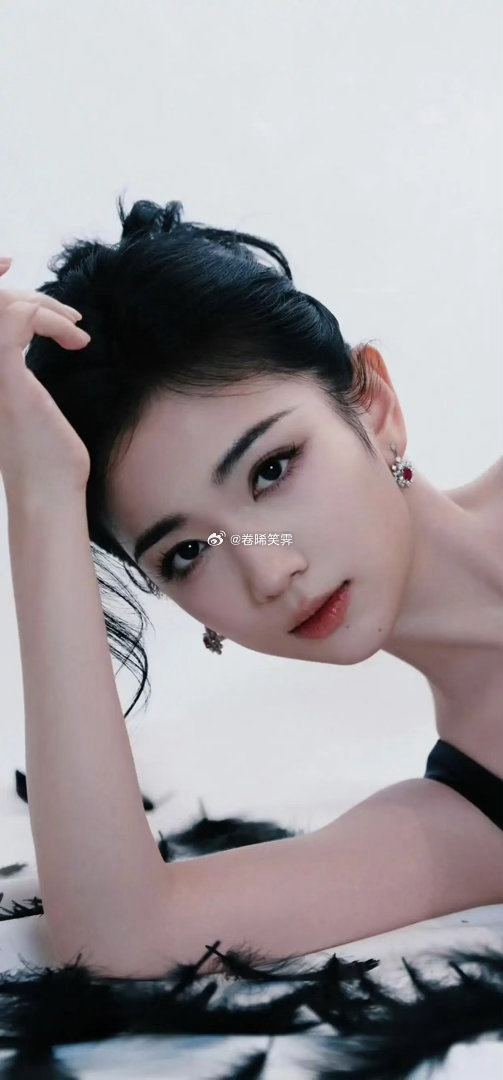 代露娃这套妆造太绝了，美的移不开眼睛 ​​​