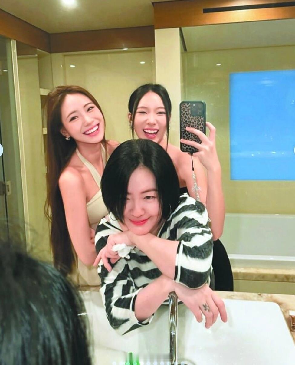 【台媒曝小S三个女儿对演艺圈没兴趣】小S徐熙娣、许雅钧结婚21年，育有Elly许