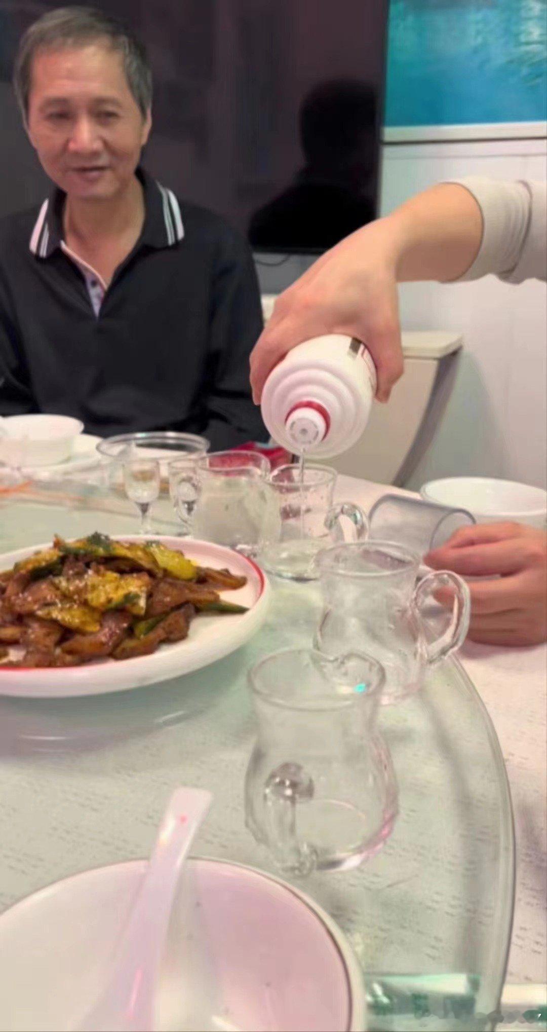 当红炸子爷，股票流量第一我觉得我65岁的时候也要模仿下他 ​​​