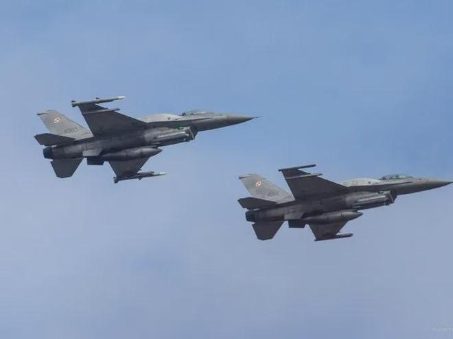 （华沙25日报导）波兰今天派出战机拦截一架在波罗的海上空靠近波兰领空的俄罗斯侦察