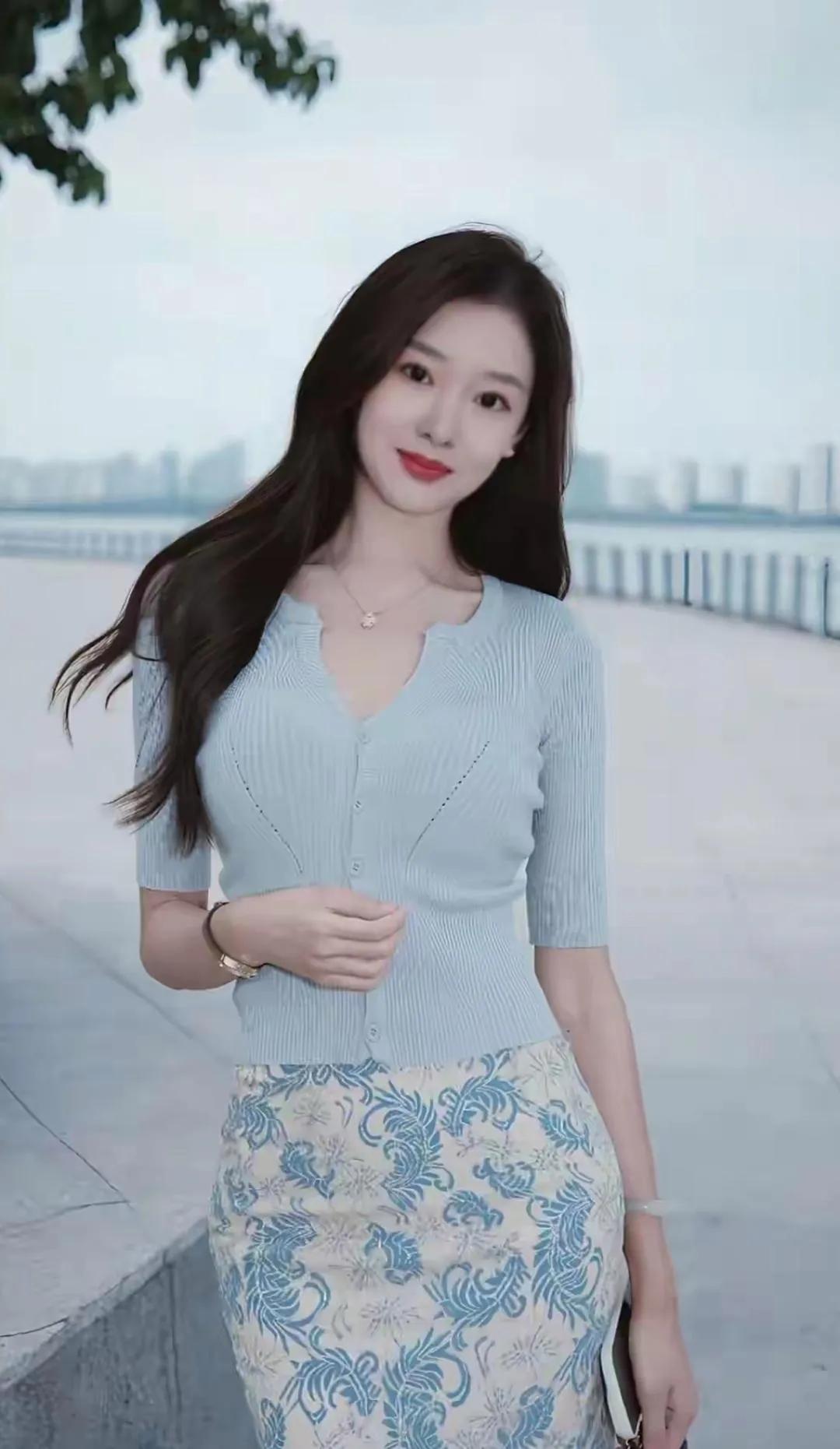 温柔蓝白搭配，清新夏日穿搭，轻松出街！🌞👗👠