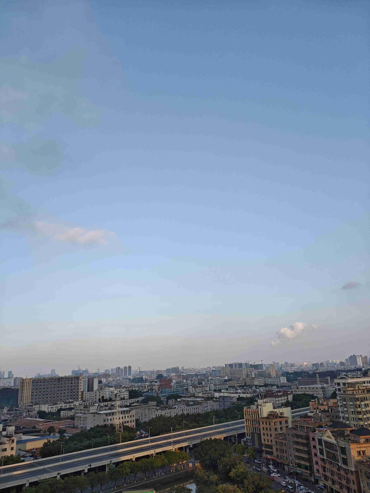 我的今日状态：😁轻松愉快
我这里的天气：☀️晴天：深圳今日啨天，气温27度到3